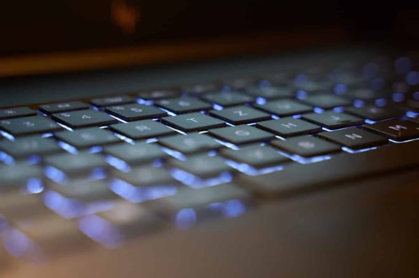 Ako vymeniť klávesnicu na notebooku?