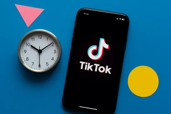Najlepší čas na publikovanie na TikToku: Tipy pre viac zhliadnutí videí